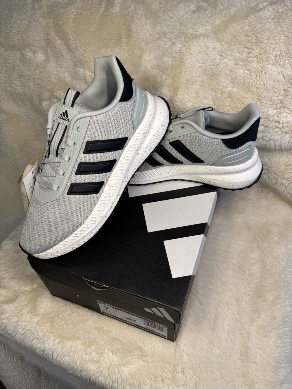 New in Box 🌚 adidas Women’s Size 7